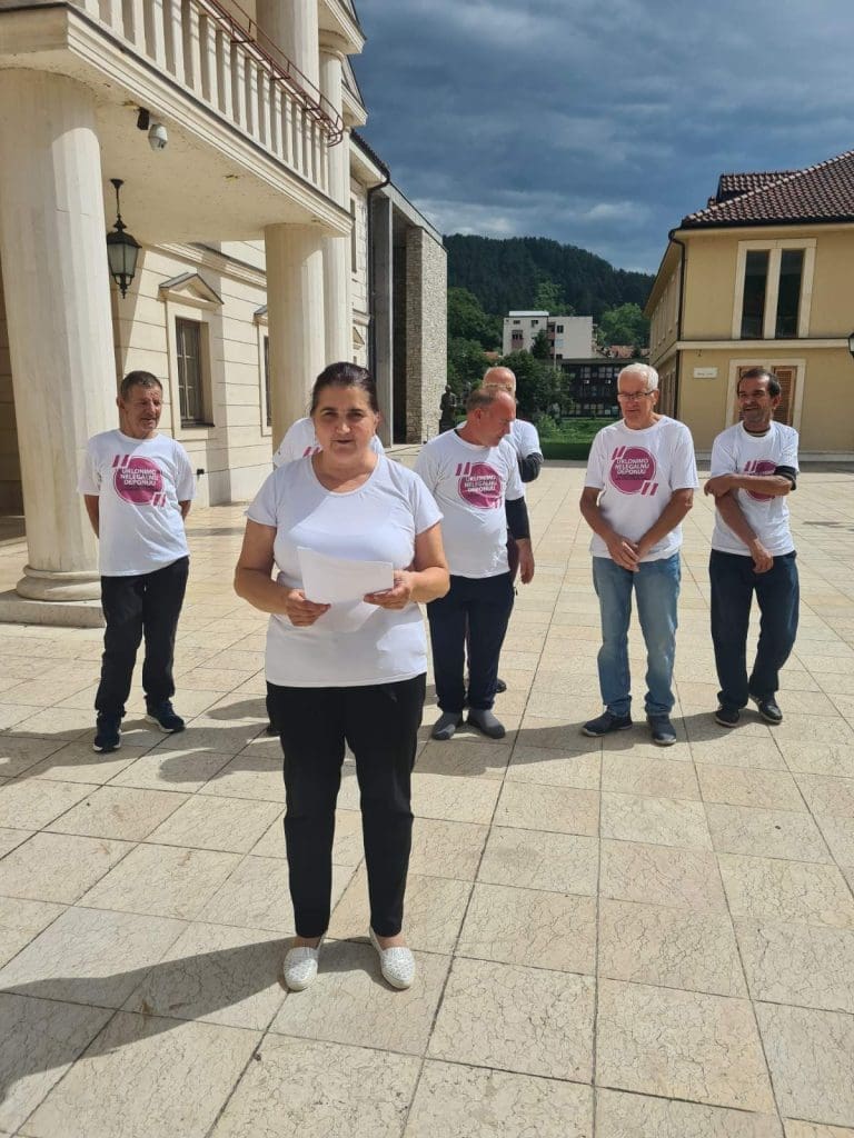 Predaja peticije protiv nelegalne deponije u Višegradu