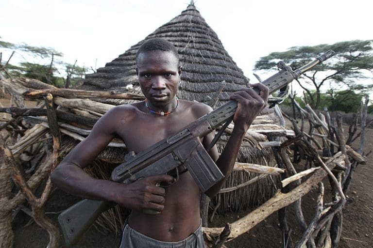Šta se dešava u Sudanu, ko s kim ratuje i oko čega?