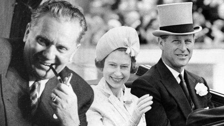 Kako je Tito tražio da se pohvataju sve žabe oko Belog dvora da bi kraljica Elizabeta II bolje spavala