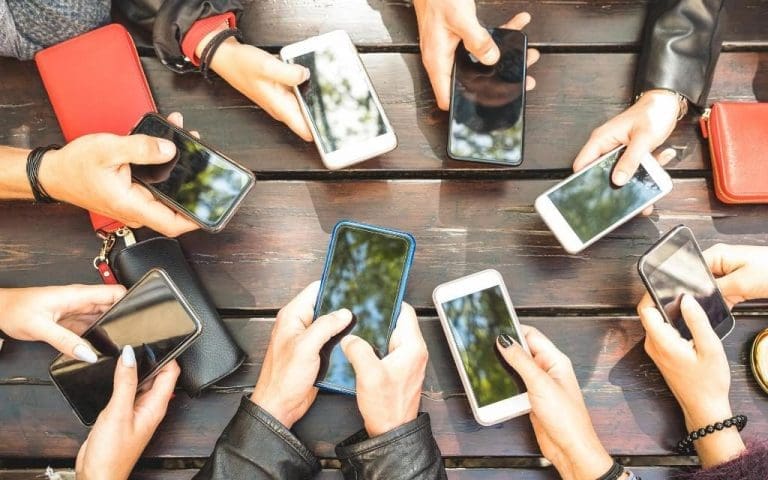 Od naredne godine u nizozemskim učionicama zabranjeni mobilni telefoni