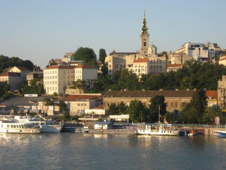Evo šta smo zatekli na lokaciji usred Beograda koju je „Gardijan“ stavio na zastrašujuću mapu sa „neuništivim hemikalijama“: Djeca su posebno ugrožena