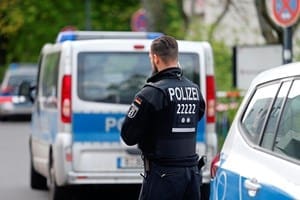 Drama u tržnom centru u Njemačkoj, naoružani napadač uzeo ljude kao taoce