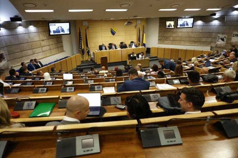 Pravna nevidljivost djece rođene zbog rata prekinuta u Federaciji BiH