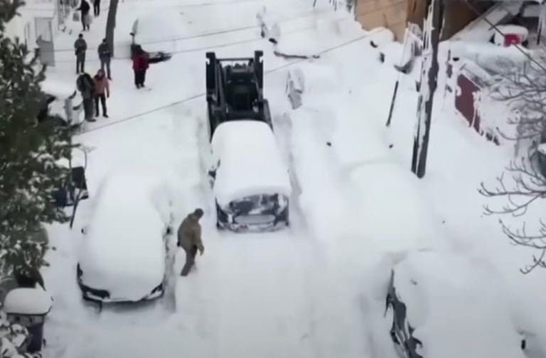Snježna oluja paralisala SAD, a sad dolazi u Evropu: Zatvaraju se škole, otkazuju letovi!