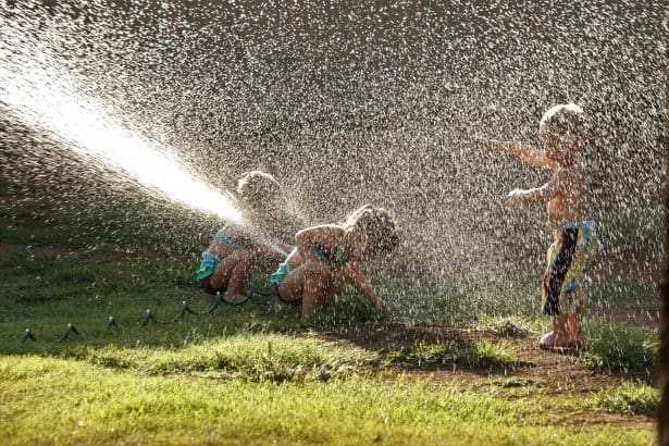 Pustite dijete da živi punim plućima: Evo kako pretjerana briga utiče na mališane i na roditelje