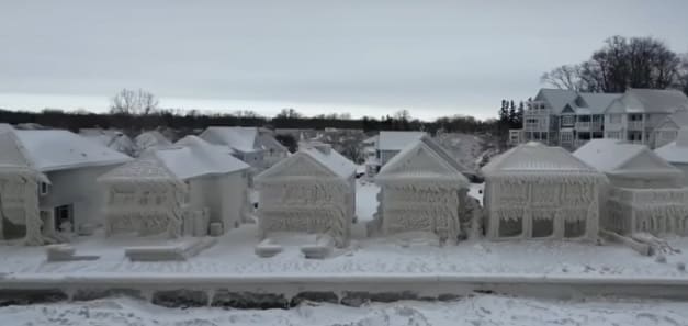 Ovo su kuće na jezeru u Kanadi. Objavljen video snimljen dronom