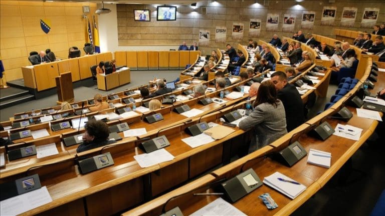 Federalnim zastupnicima trebalo četiri sata da usvoje dnevni red, uslijedila pauza