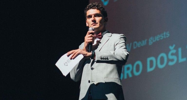 Kenan Musić: Glumce i glumice neće nikad zamijeniti hajtek roboti, političare bi mogli