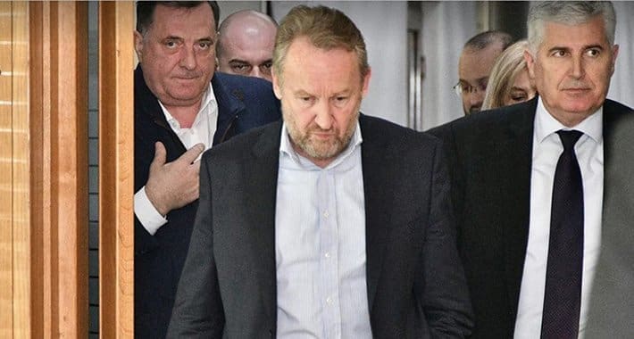 Izetbegović se ipak sastaje sa Varhelyijem, ali bez Dodika i Čovića