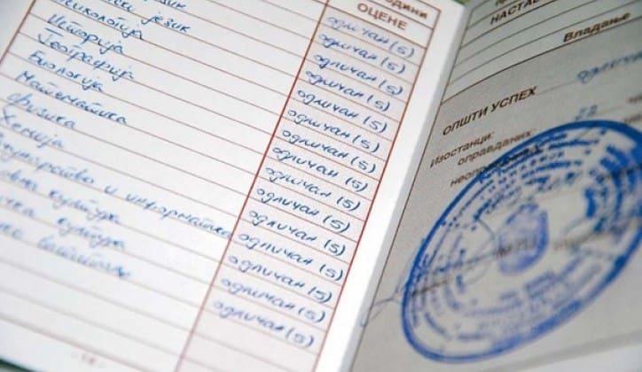 Zašto pojedini roditelji objavljuju na društvenim mrežama dječje knjižice sa svim peticama?