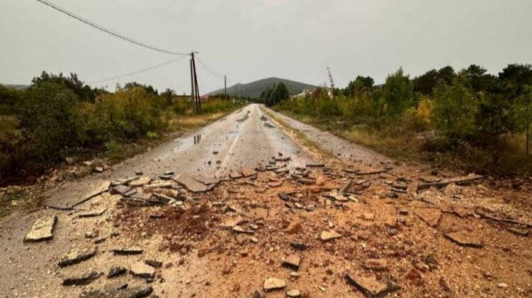 Snažno nevrijeme u Hercegovini, cestu raznio grom