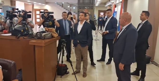 Obračun Vukanović-Stevandić u Narodnoj skupštini RS (VIDEO)