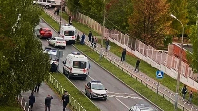 Napadač na rusku školu nosio majicu s nacističkim simbolima