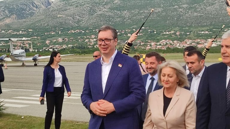 Vučič doputovao u Mostar prvim direktnim letom “Er Srbije”
