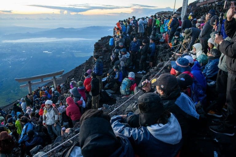 Najviši vrh Japana u nevolji, žrtva prekomjernog turizma