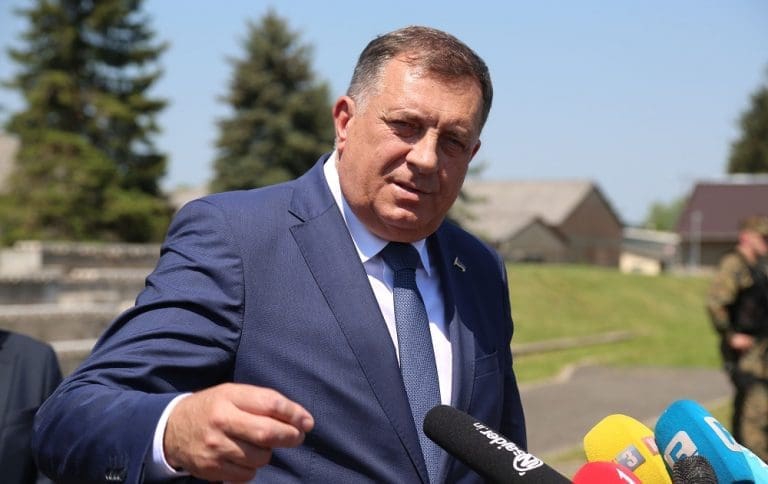 Dodik zatražio da se zaustavi “zatvorski teror” nad Karadžićem