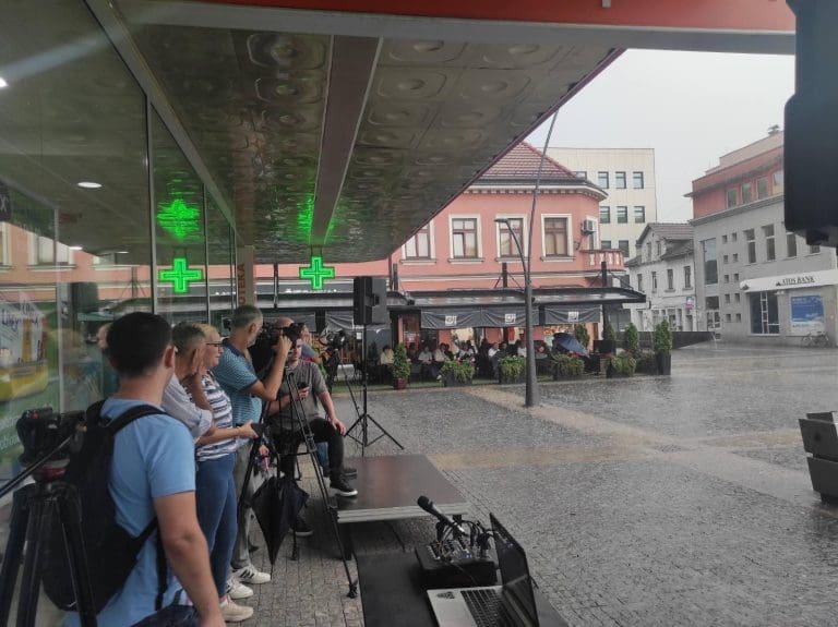 Prolom oblaka u Prijedoru, upitno održavanje skupa opozicije (FOTO)