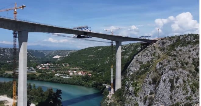 Most Počitelj na Koridoru 5C spojen sa lijevom obalom Neretve