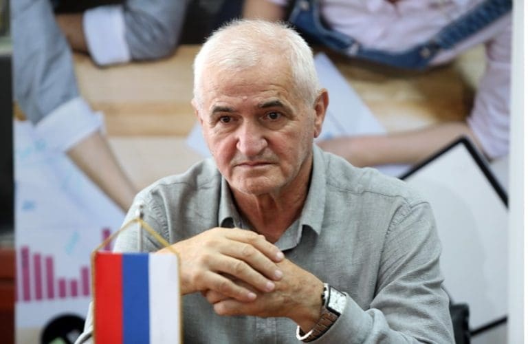 Penzioner kojem je istekao mandat prima penziju, platu i predstavlja 10 hiljada radnika u energetici