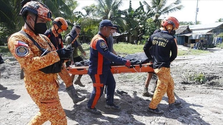 Filipini: U poplavama i klizištima stradalo 98 osoba