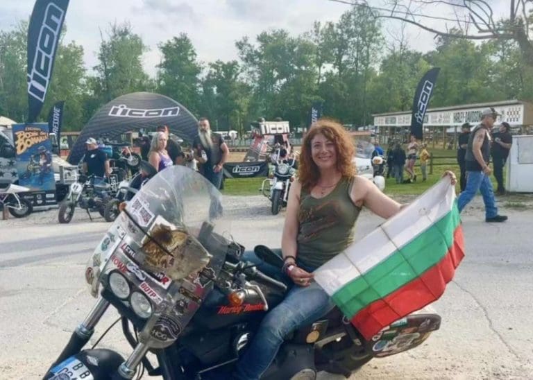 Prva žena koja je obišla zemaljsku kuglu na motoru