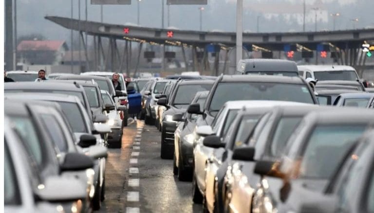 Po autoputu letjele novčanice od 50 eura, neki su skupili lijepu svotu, dok su drugi – snimili video