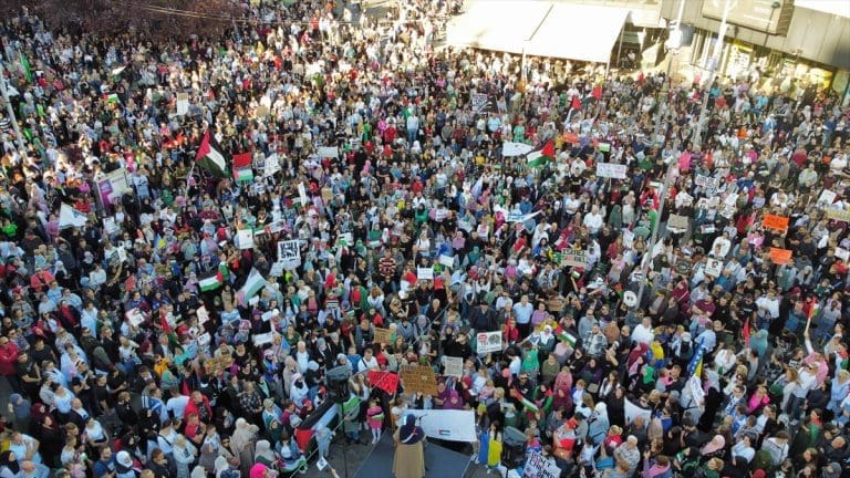 Građani Zenice mirnom šetnjom podržali Palestinu