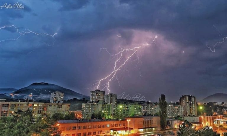 Dramatično kod Koprivnice, urušile se kuća i cesta, poplavile kuće. Evakuišu ljude