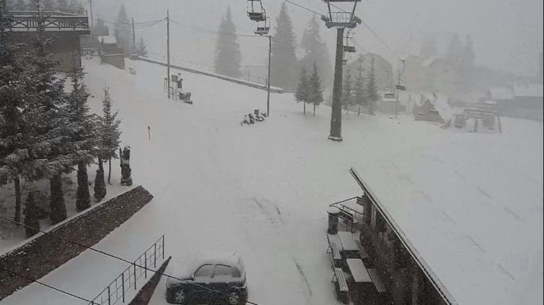 Vratila se zima: Na Vlašiću pada snijeg