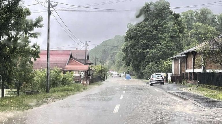 Vodostaj Une i dalje raste. Zaustavljen saobraćaj na putu Kostajnica – Kozarska Dubica