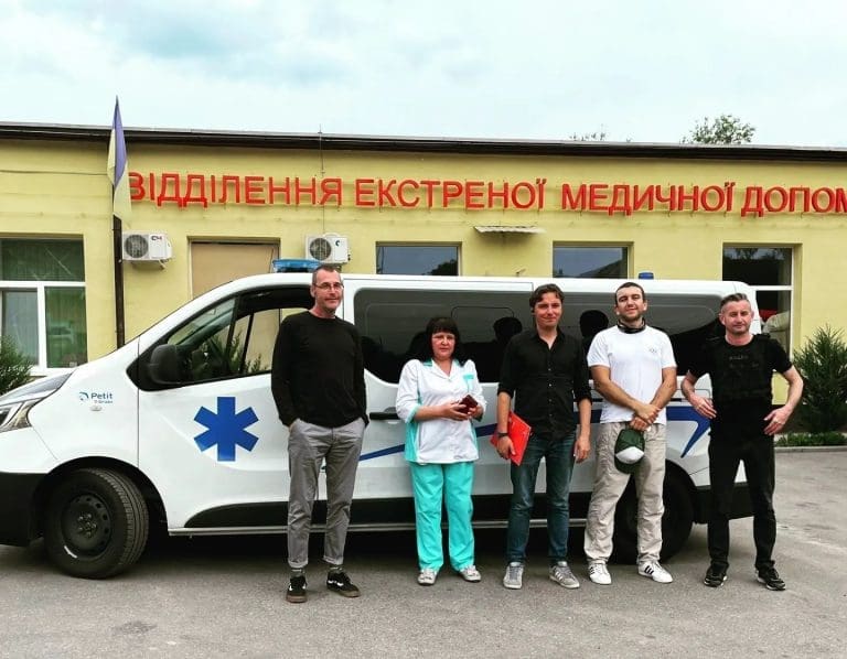 Ekipa KROKODILA iz Beograda prikupila i odvezla humanitarnu pomoć za bebe u Harkov