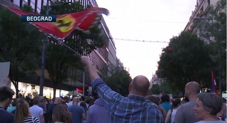 Otkud zastava Ferrarija na protestima u Srbiji? Postoji priča iza toga