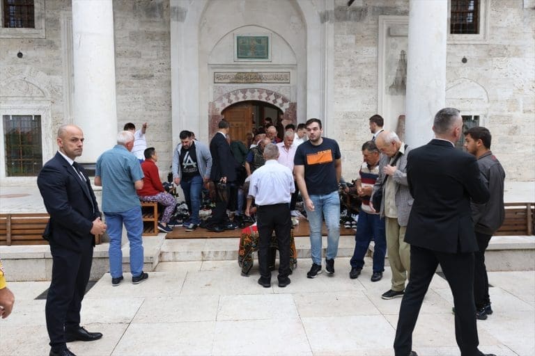 Bećirović klanjao bajram namaz u Ferhadiji u Banjaluci
