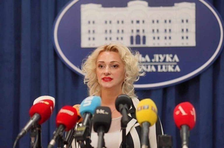 Roditelji višečlanih porodica ogorčeni. Ukoliko ne dođe do dogovora moguć je i izlazak na ulice