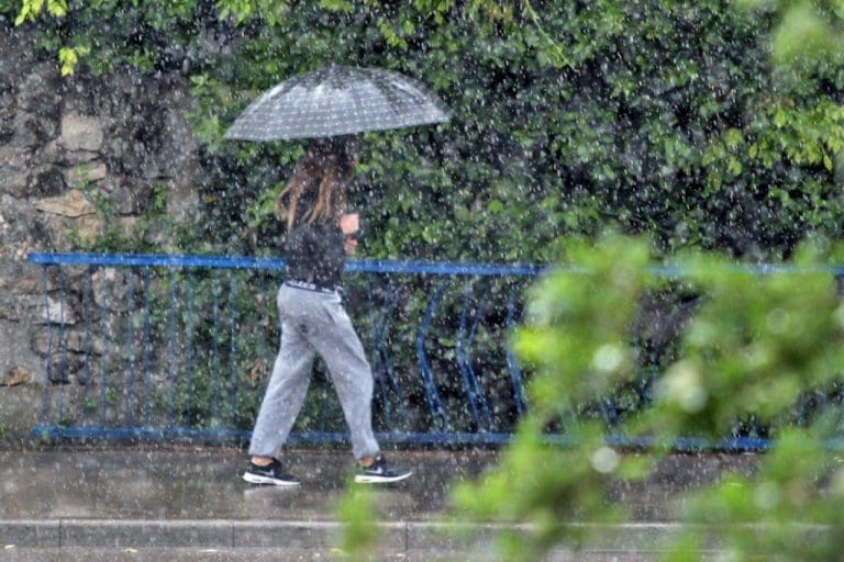 Nastavlja se vruće vrijeme. Mogući pljuskovi, evo kada i gdje