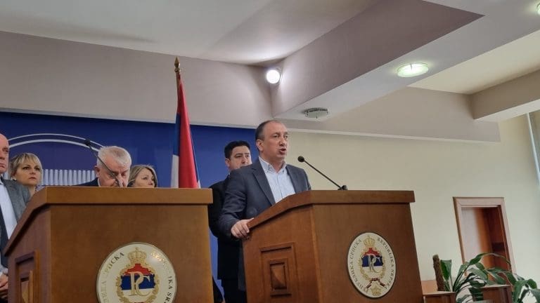 Opozicija iz RS pozvala većinu da kriminalizaciju klevete skine s dnevnog reda