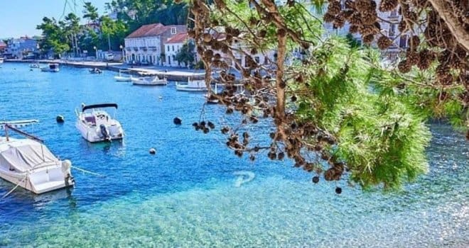Vlasti upozorile: Plaža na Jadranu ne preporučuje se za kupanje – puna je fekalija!