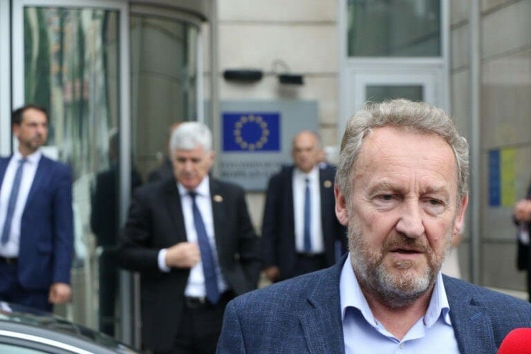 Ko su najplaćeniji Bh. političari? Halid Genjac je tražio novčanu pomoć od 2.868 KM! FOTO