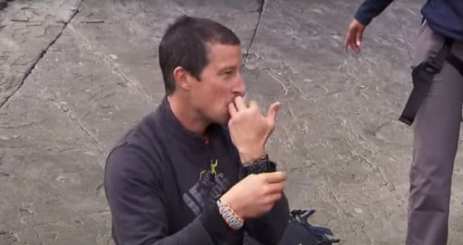 Pio je vlastiti urin, skrivao se u utrobi uginule krave i jeo zmije, a sada priznaje: Sve me boli…