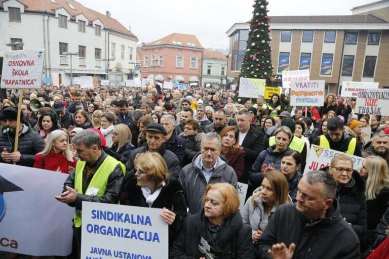 Protesti budžetskih korisnika u Tuzli