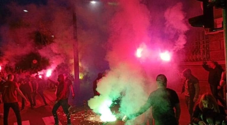 Ispred zgrade predsjedništva Srbije bačene dimne bombe na protestu podrške Rusiji