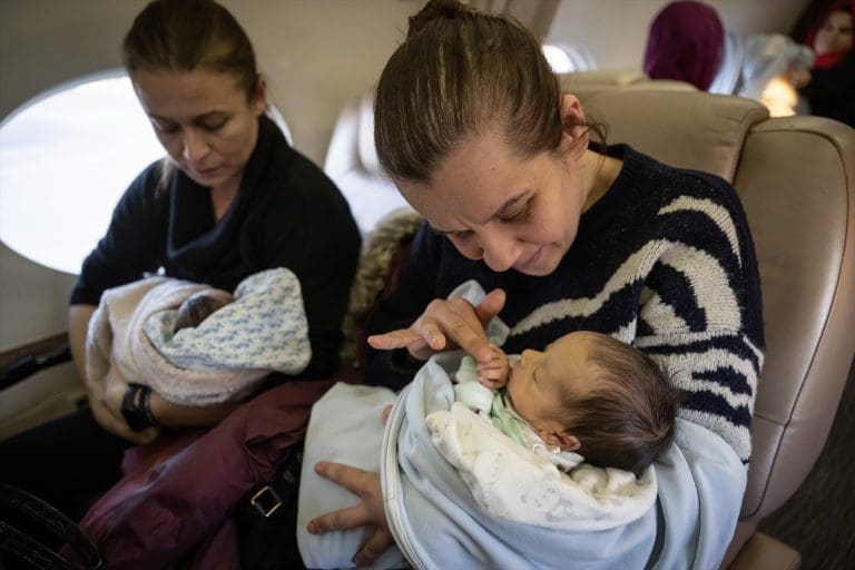 Transport beba iz zemljotresom pogođenih područja predsjedničkim avionom