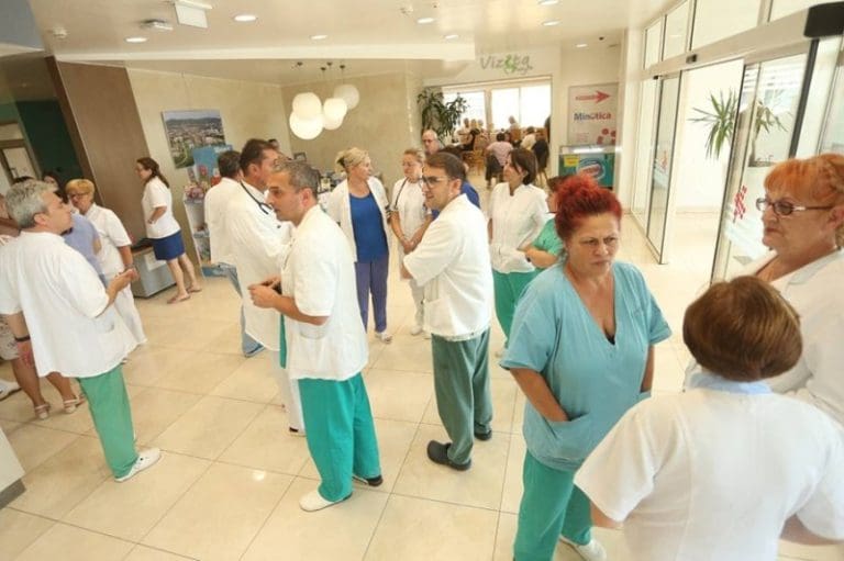 Sindikati dali rok Vladi da svim radnicima u zdravstvu poveća plate za 200 KM