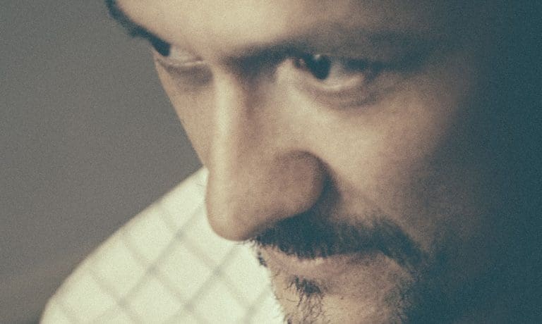 Damir Numić iz Tešnja počeo zarađivati u petom osnovne, prvi milion zaradio sa 27, a danas ima 2500 klijenata brze pošte iz EU!