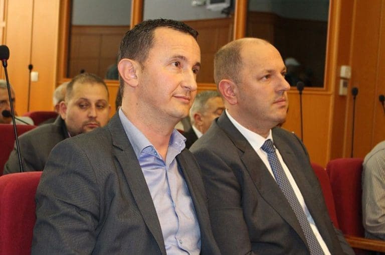 Kamenovano vozilo gradonačelnika Trebinja: “Iznenađen sam, ali hvala Bogu sve se dobro završilo”