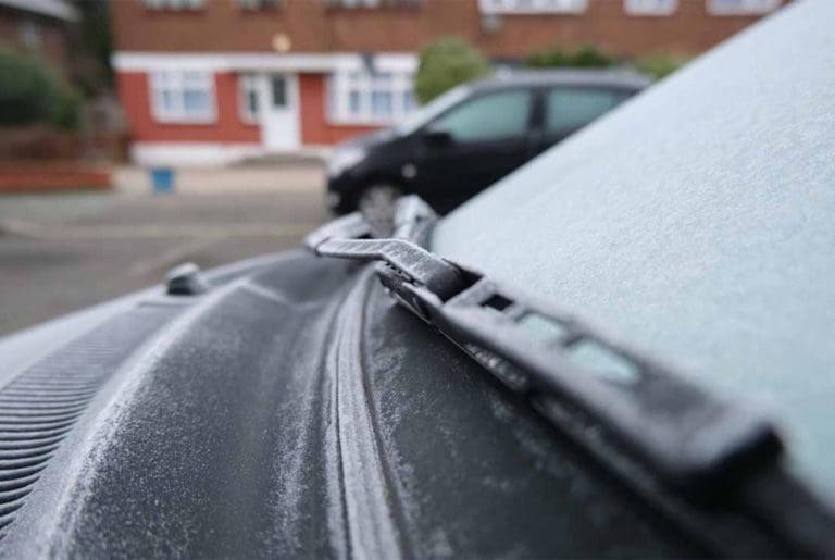 Uštedite vrijeme, sačuvajte živce: Napravite ga sami… Kako na brzinu odlediti stakla na automobilu?