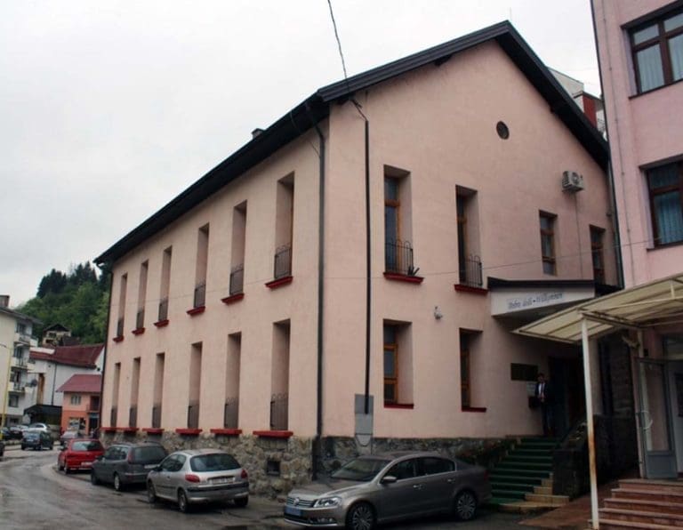 Pozitivna priča iz Srebrenice: „Kuća dobrih tonova“ 13 godina povezuje i pomaže mladima da postanu uspješni ljudi