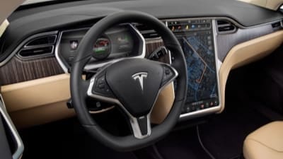 Prijeti opoziv 830.000 Teslinih vozila: Autopilot se isključi sekundu prije nesreće?