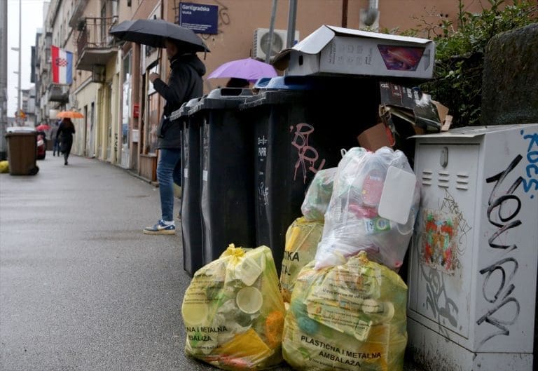 Hrvatski čistači u štrajku, na zagrebačkim ulicama gomila se smeće