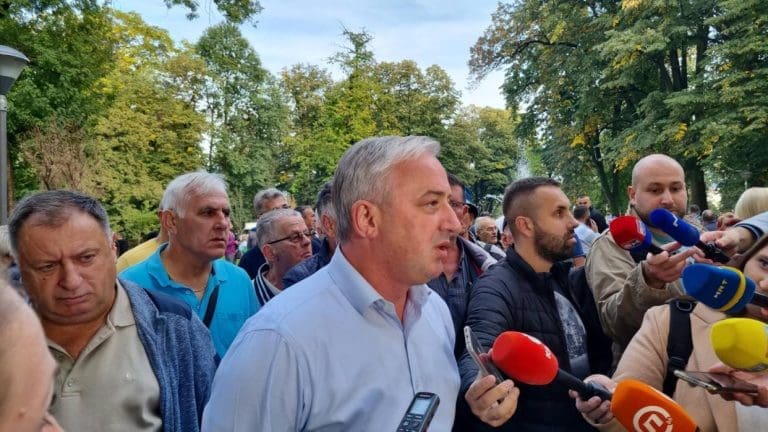 Borenović o zaustavljanju autobusa iz Bijeljine i Doboja: Niko ne može osporiti narodu da izražava svoje stavove
